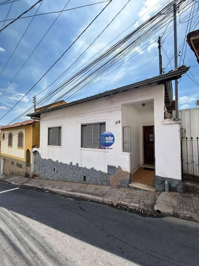 Casa, Centro, 3 Quartos, 0 Vaga