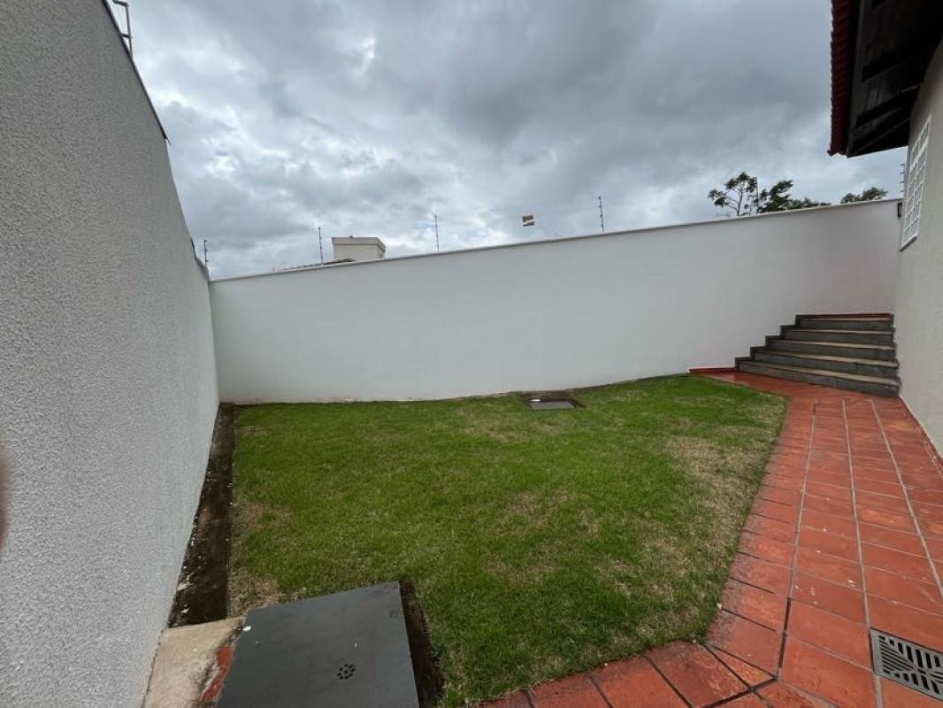 Casa, Centro, 3 Quartos, 0 Vaga, 1 Suíte