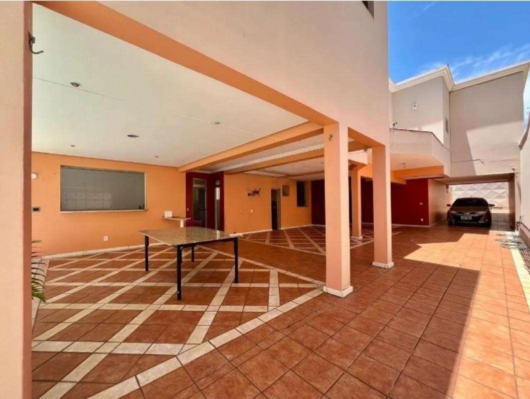 Casa, Castelo, 4 Quartos, 6 Vagas, 1 Suíte
