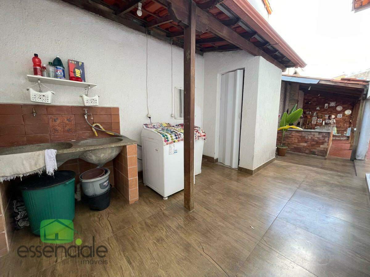 Casa, Santa Cruz Industrial, 3 Quartos, 5 Vagas, 1 Suíte
