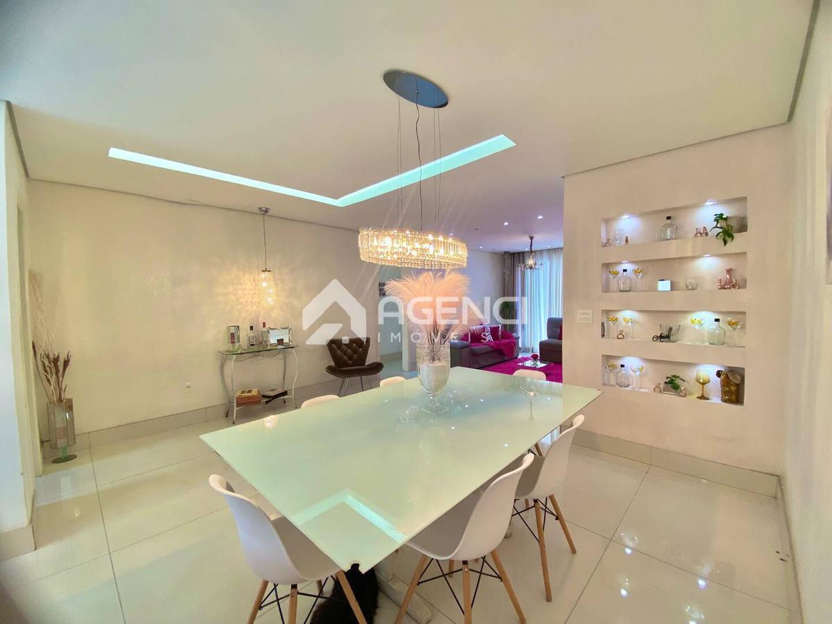 Casa, Santa Maria, 3 Quartos, 0 Vaga, 2 Suítes