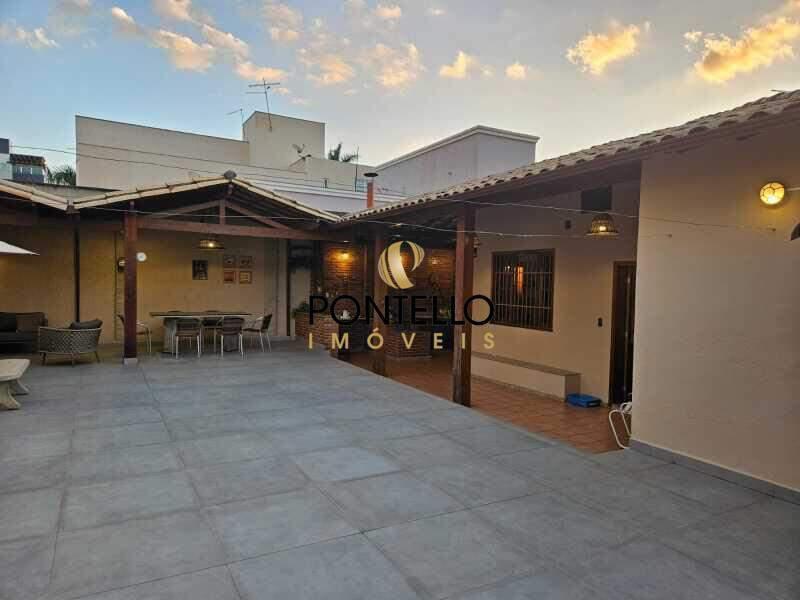 Casa, Castelo, 5 Quartos, 4 Vagas, 1 Suíte