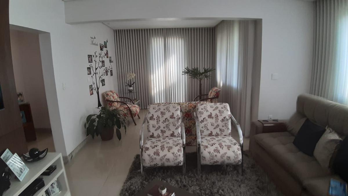 Casa, Milanez, 4 Quartos, 6 Vagas, 1 Suíte