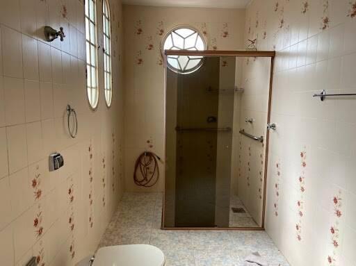 Casa, Funcionários, 4 Quartos, 5 Vagas, 2 Suítes