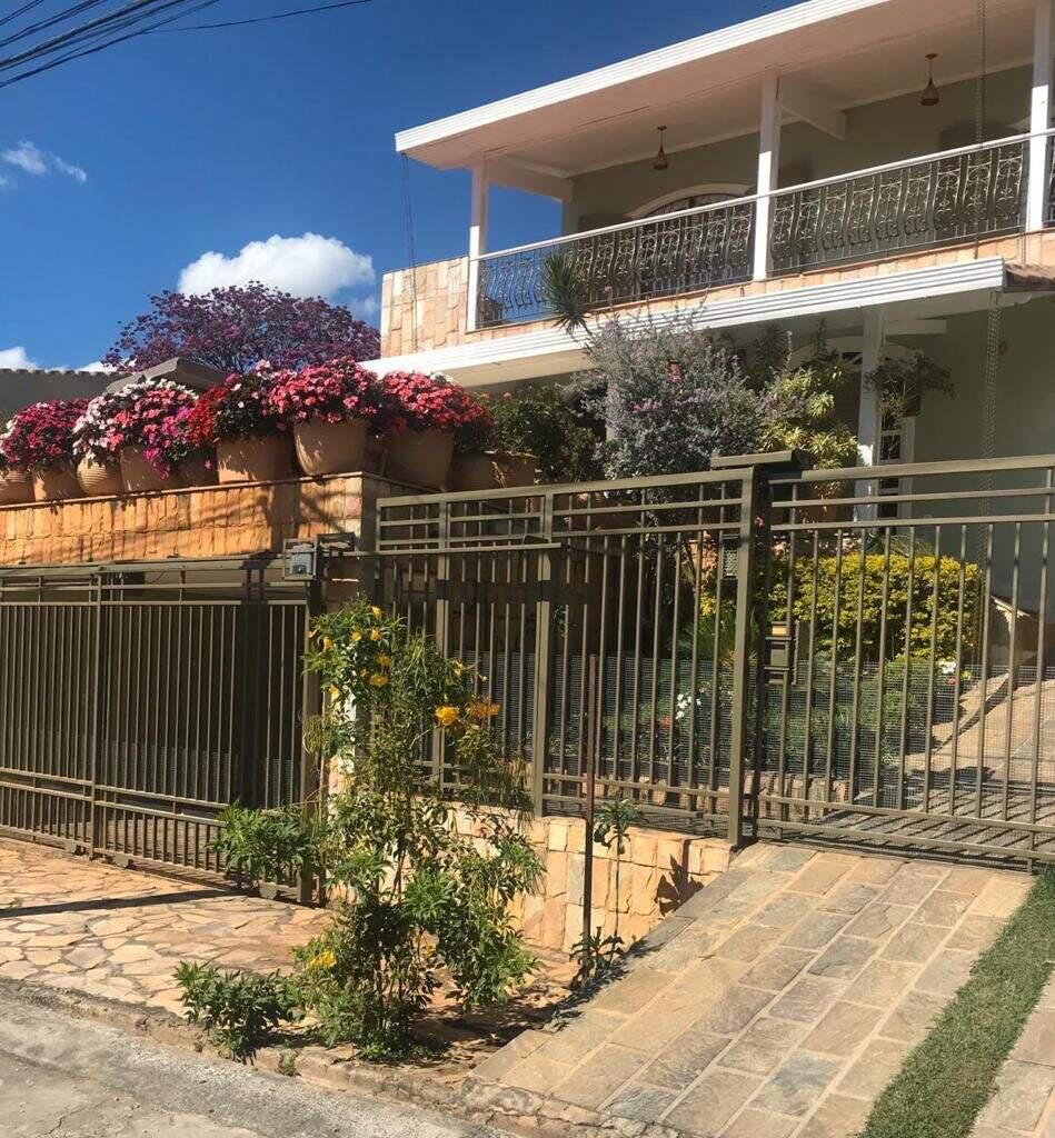 Casa, Esplanada, 4 Quartos, 5 Vagas, 2 Suítes