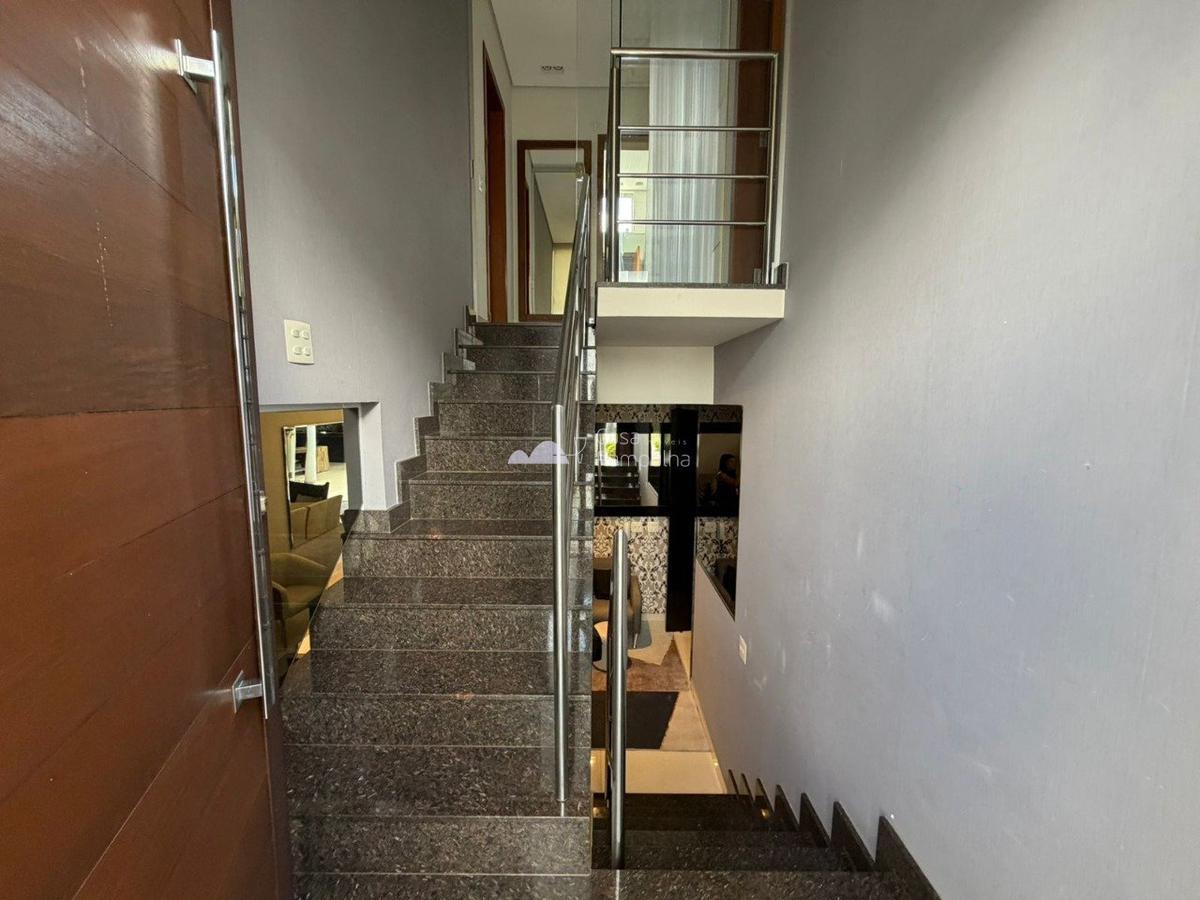 Casa, Trevo, 4 Quartos, 2 Vagas, 2 Suítes