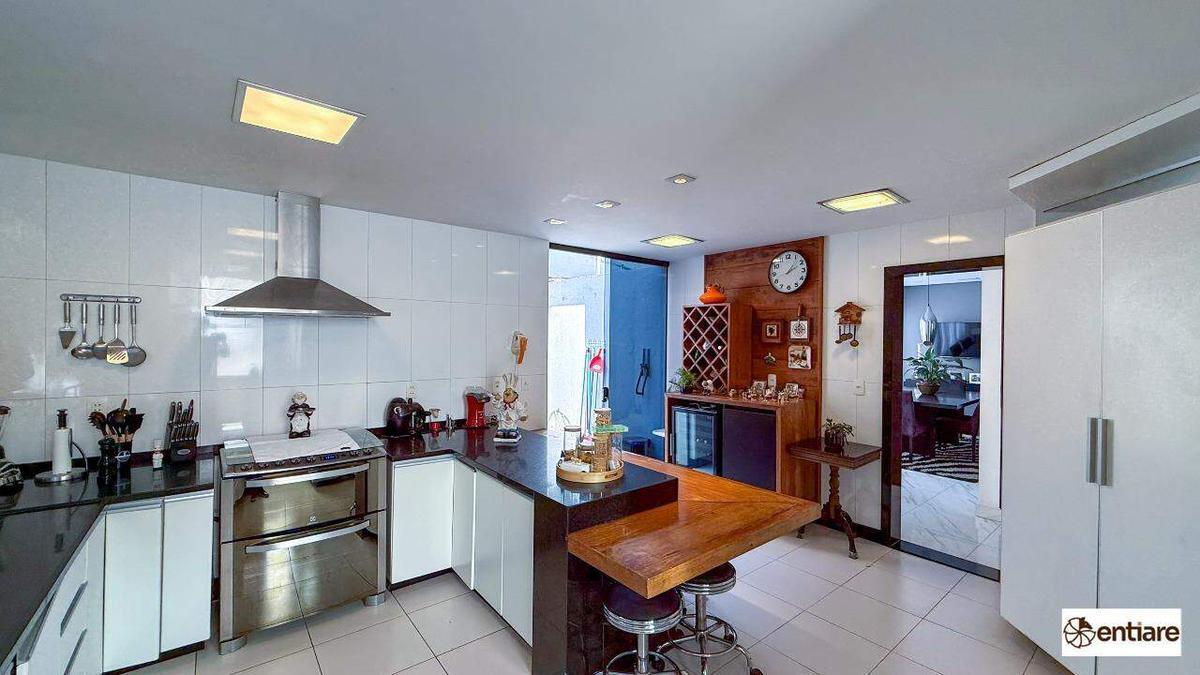 Casa, Santa Lúcia, 5 Quartos, 4 Vagas, 2 Suítes