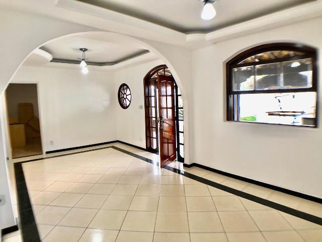 Casa, Parque Turistas, 3 Quartos, 6 Vagas, 1 Suíte