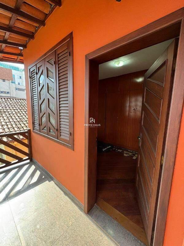 Casa, Castelo, 5 Quartos, 14 Vagas, 1 Suíte