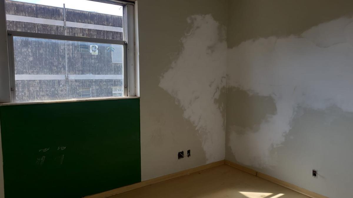 Casa Comercial, Barroca, 5 Quartos, 3 Vagas, 1 Suíte