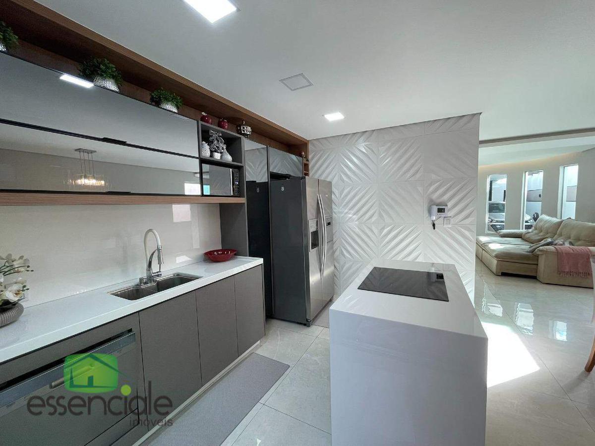 Casa, Europa, 3 Quartos, 4 Vagas, 1 Suíte