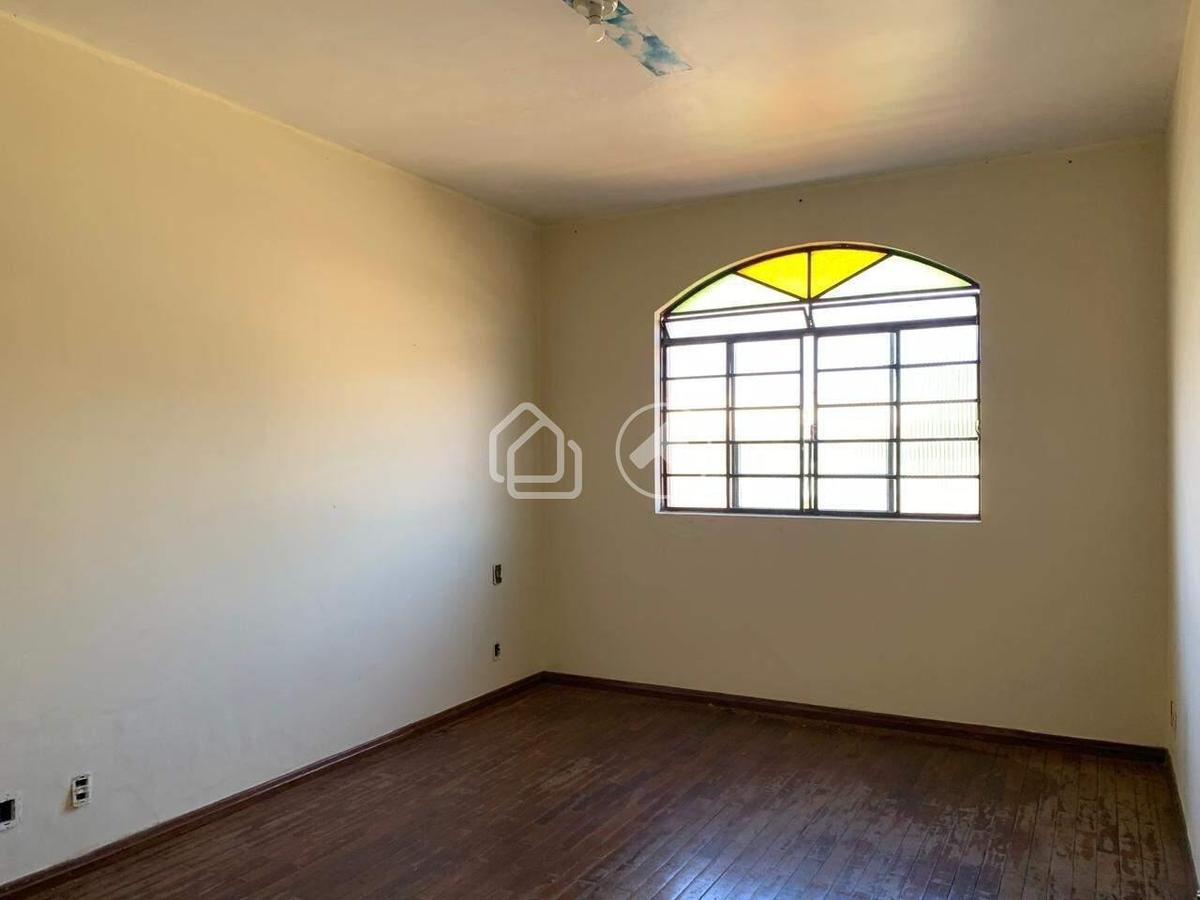 Casa, Padre Eustáquio, 5 Quartos, 2 Suítes