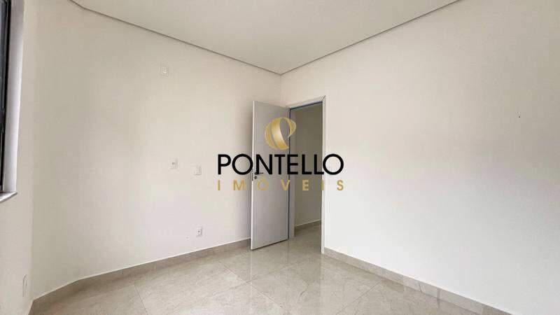 Casa, Santa Branca, 3 Quartos, 2 Vagas, 1 Suíte