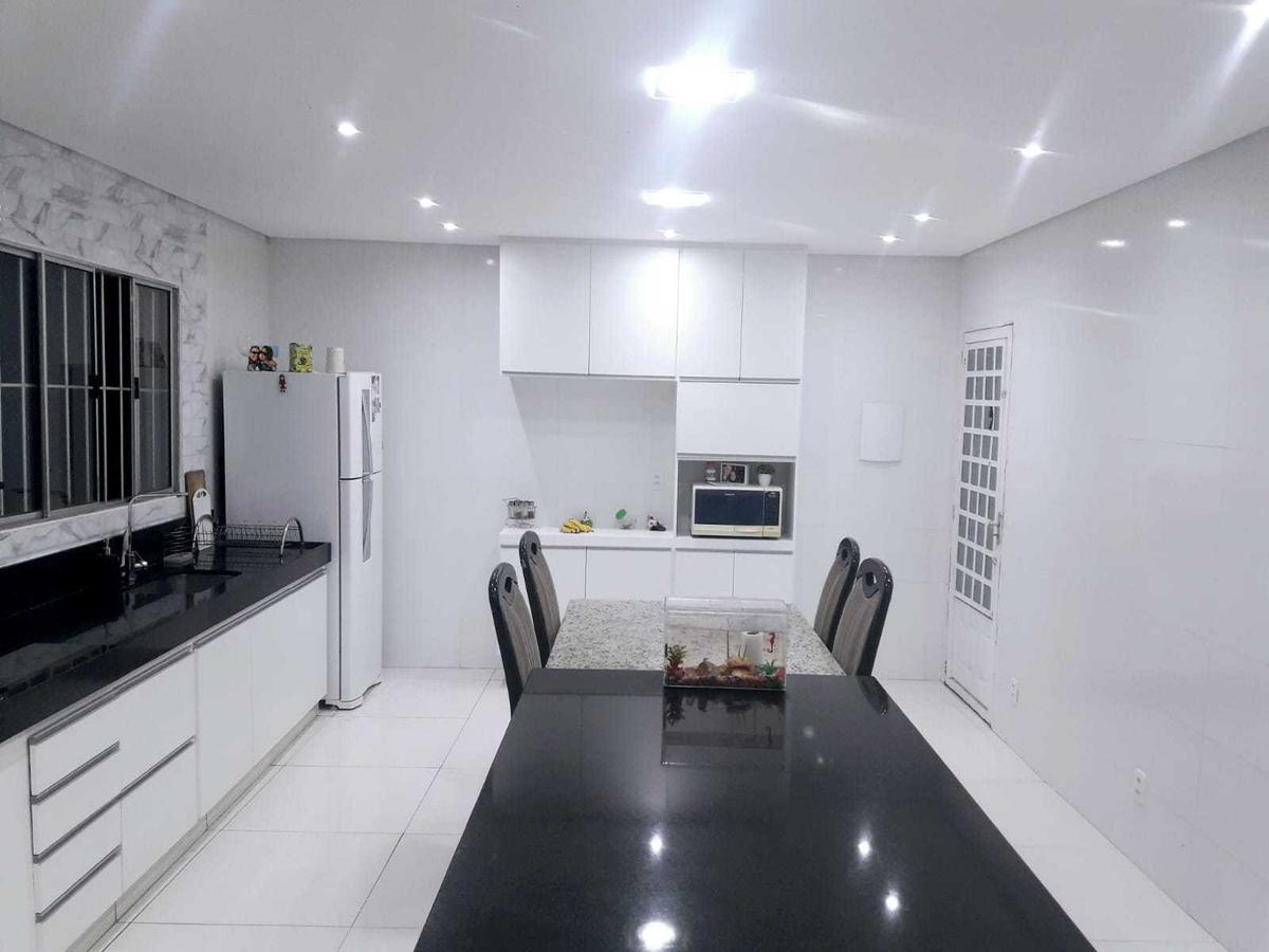 Casa, Europa, 3 Quartos, 0 Vaga, 1 Suíte