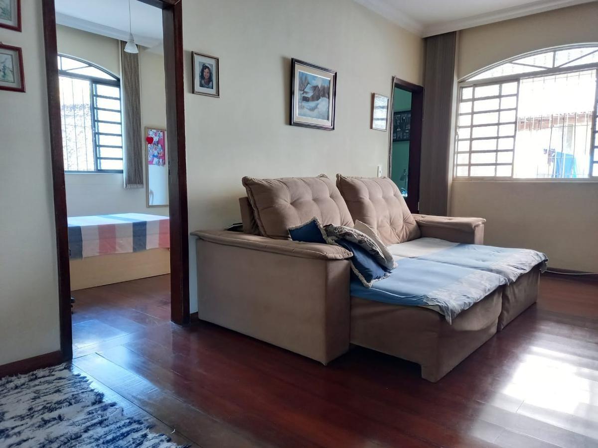 Casa, Castelo, 3 Quartos, 4 Vagas, 1 Suíte