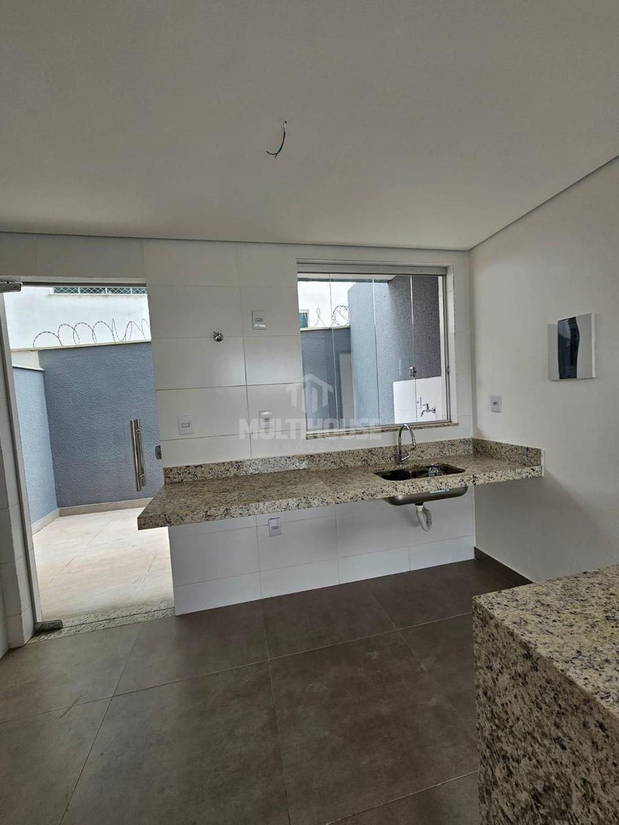 Apartamento, Candelária, 2 Quartos, 2 Vagas, 1 Suíte