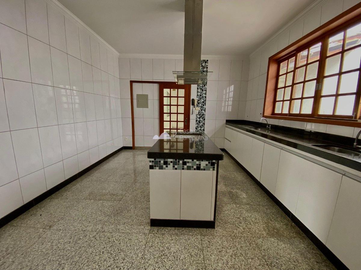 Casa, Braúnas, 3 Quartos, 8 Vagas, 2 Suítes