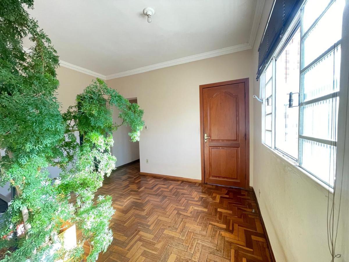 Casa, Sagrada Família, 6 Quartos, 2 Vagas, 1 Suíte