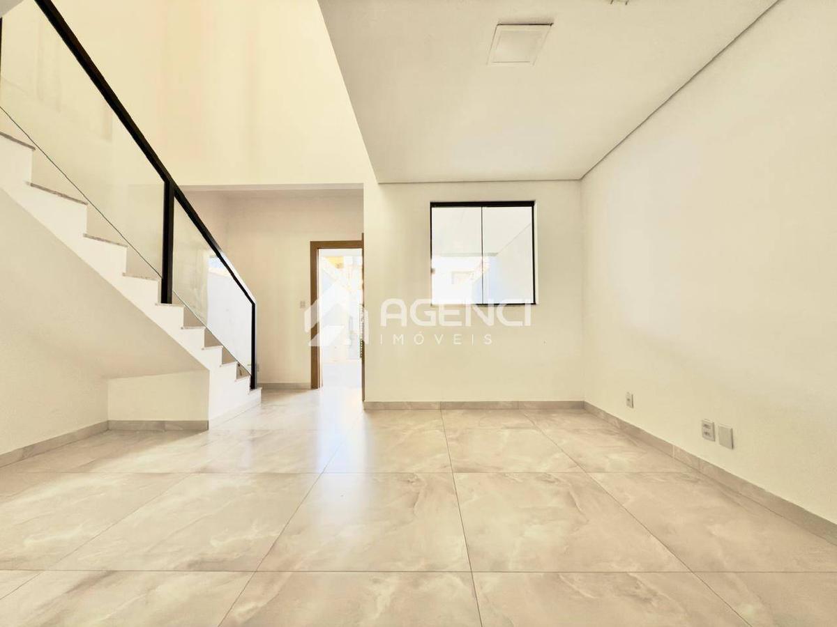 Casa, Cabral, 3 Quartos, 0 Vaga, 1 Suíte