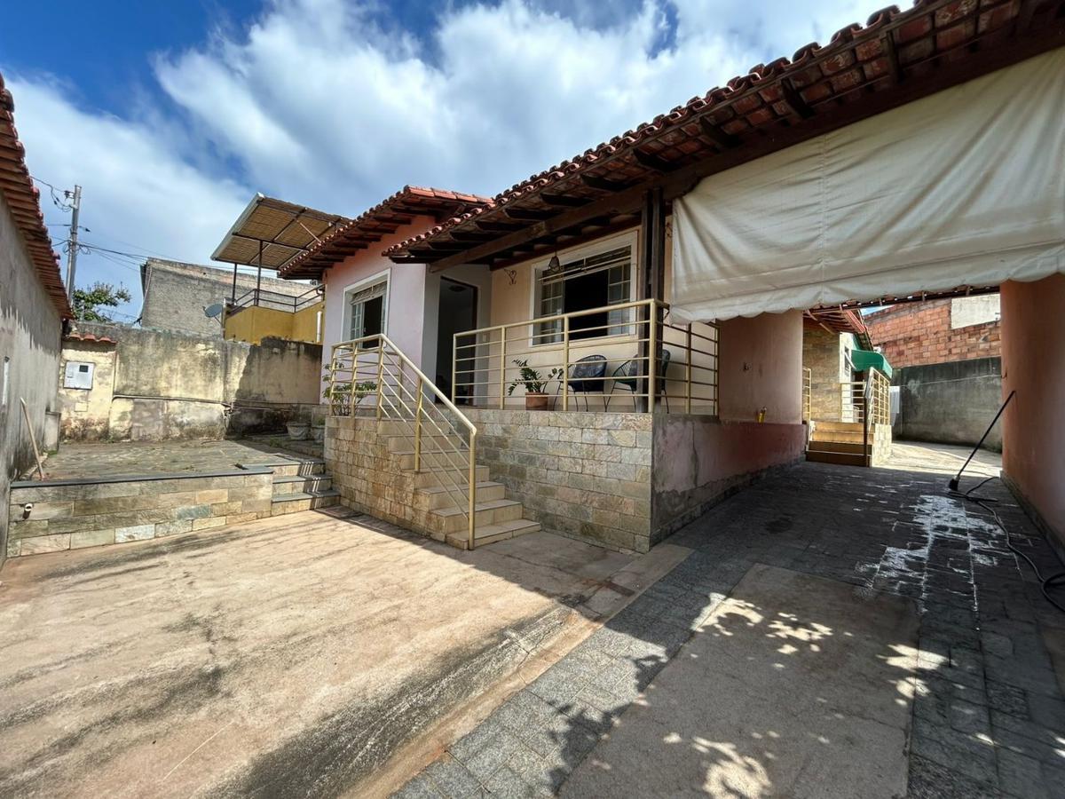 Casa, Floramar, 4 Quartos, 5 Vagas, 2 Suítes