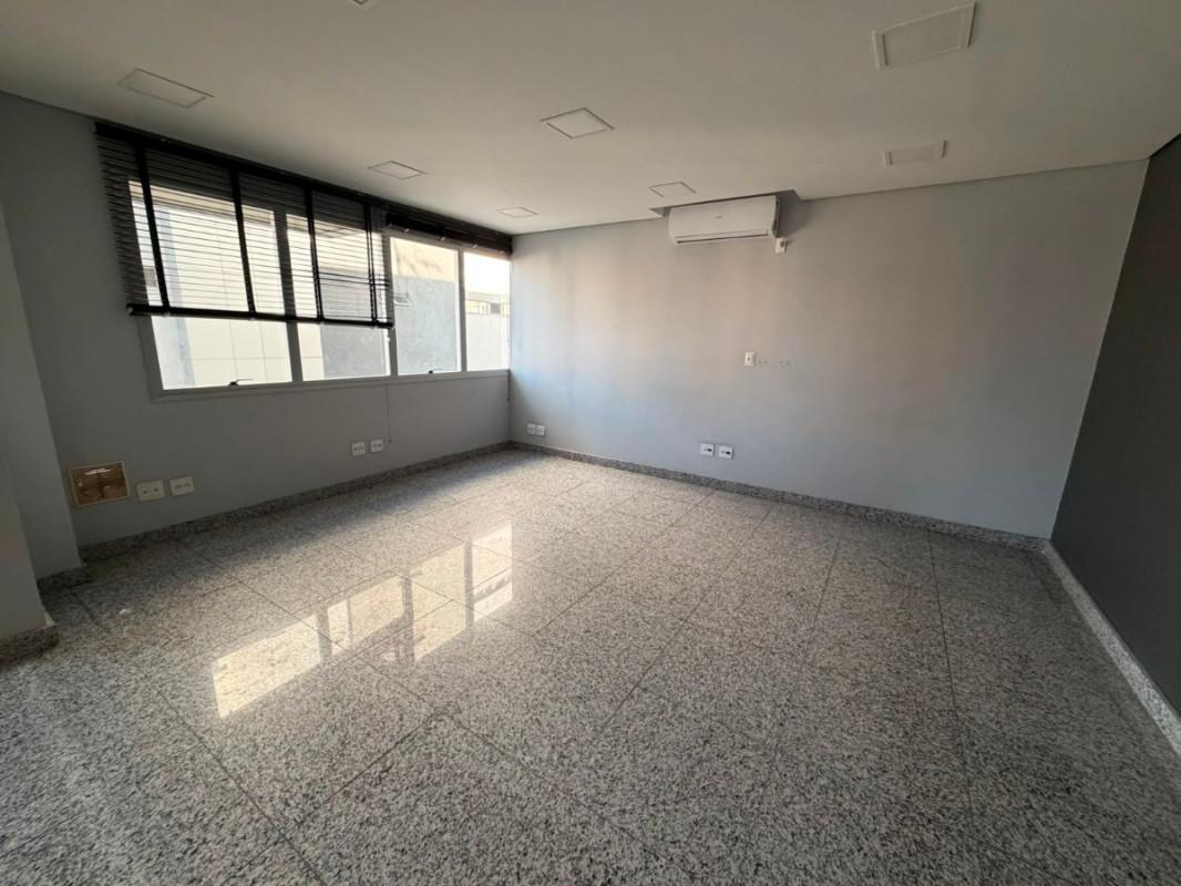 Sala, Barro Preto, 0 Quarto, 2 Vagas