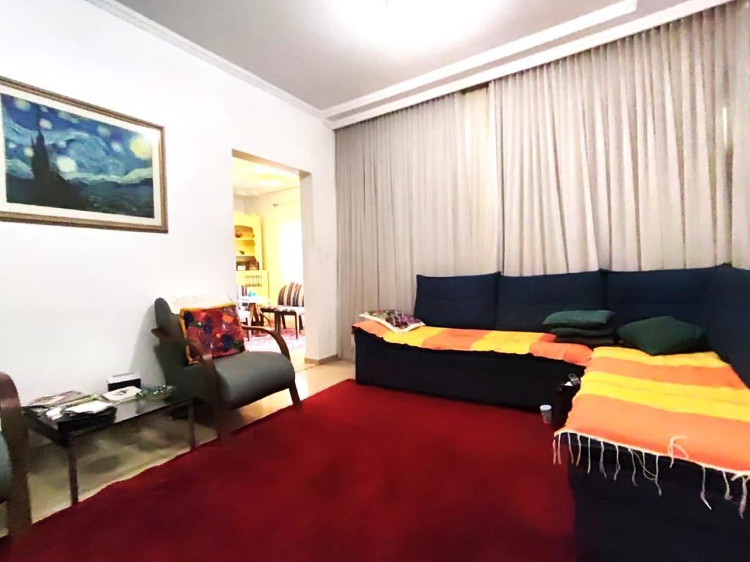 Casa, Europa, 8 Quartos, 3 Vagas, 2 Suítes