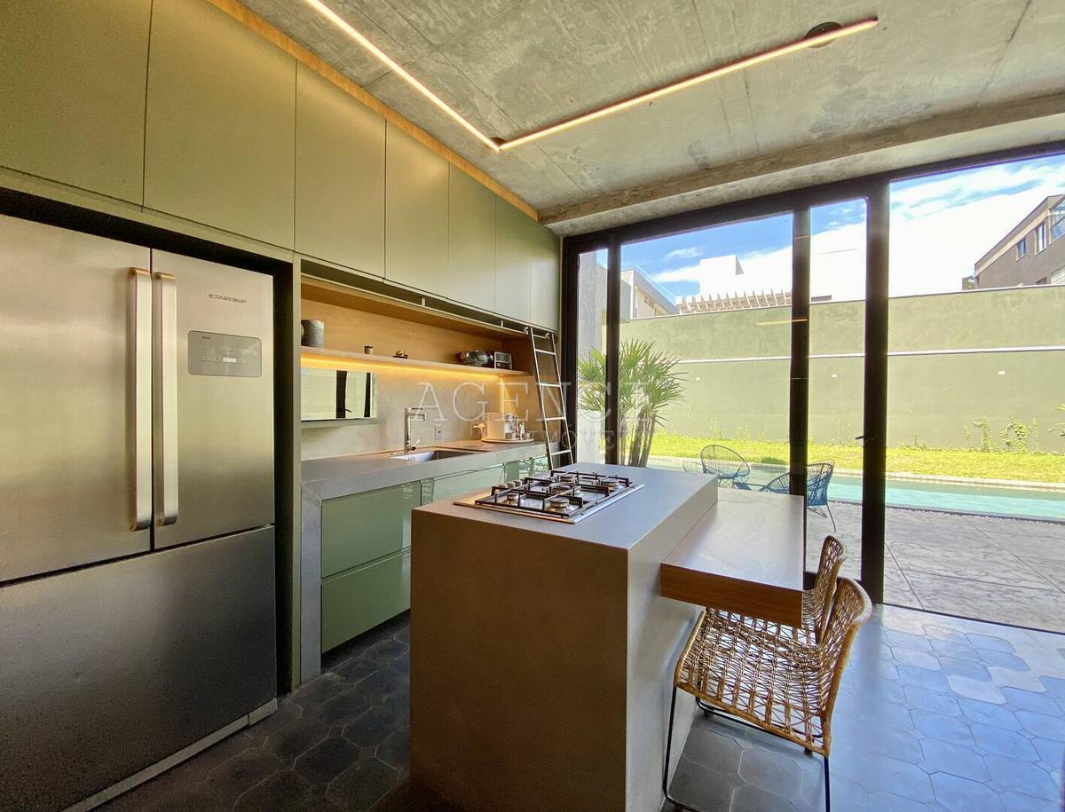 Casa, Alphaville - Lagoa dos Ingleses, 4 Quartos, 0 Vaga, 4 Suítes