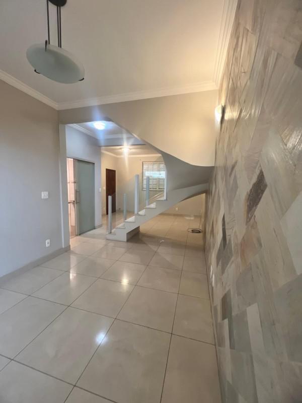 Casa, Castelo, 3 Quartos, 1 Vaga, 1 Suíte