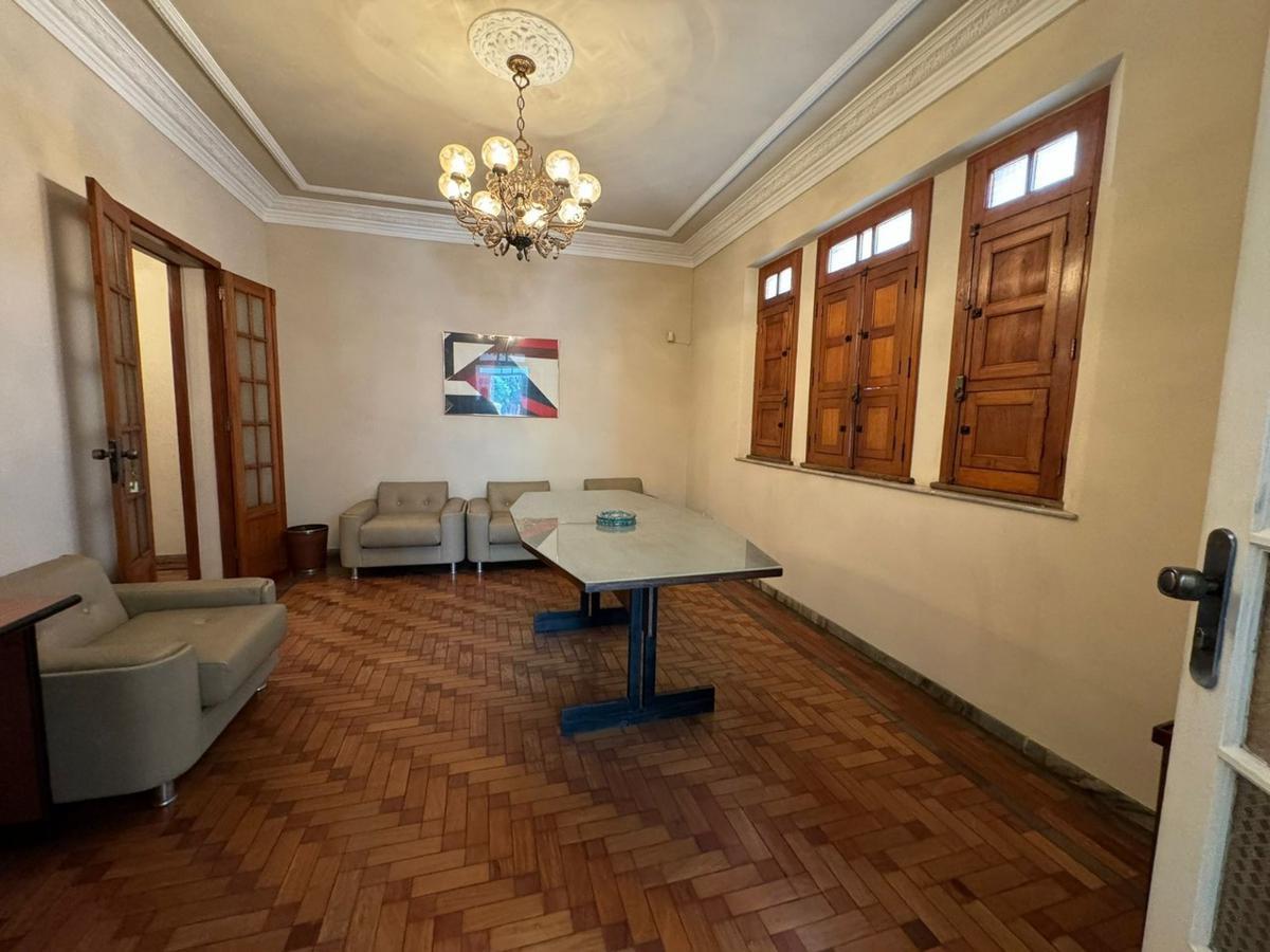Casa, Funcionários, 10 Quartos, 30 Vagas, 5 Suítes