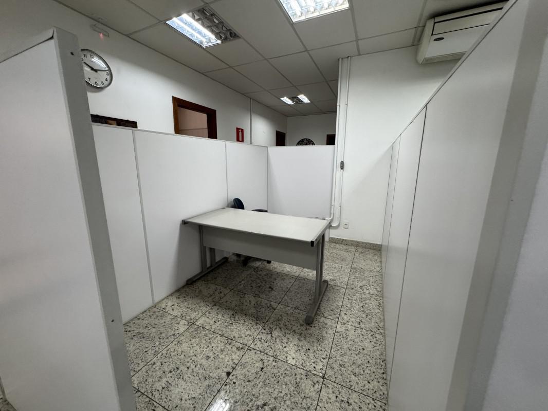 Andar, Centro, 0 Quarto, 5 Vagas