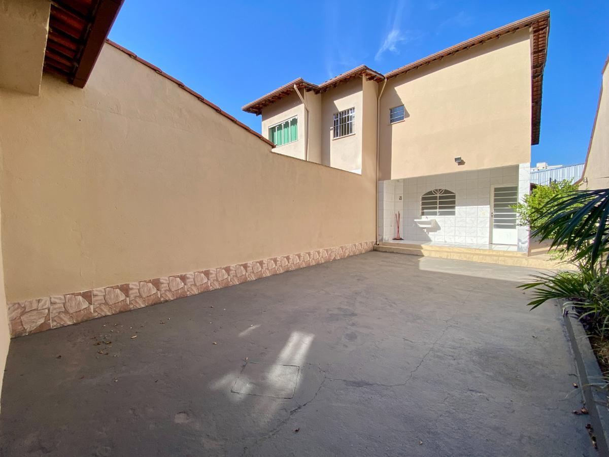 Casa, Paquetá, 3 Quartos, 4 Vagas, 1 Suíte