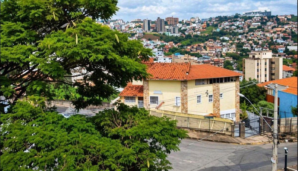 Casa, Santa Lúcia, 6 Quartos, 12 Vagas, 2 Suítes