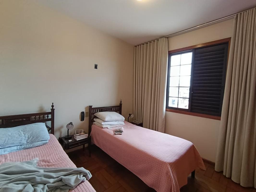 Casa, Caiçaras, 3 Quartos, 9 Vagas, 1 Suíte