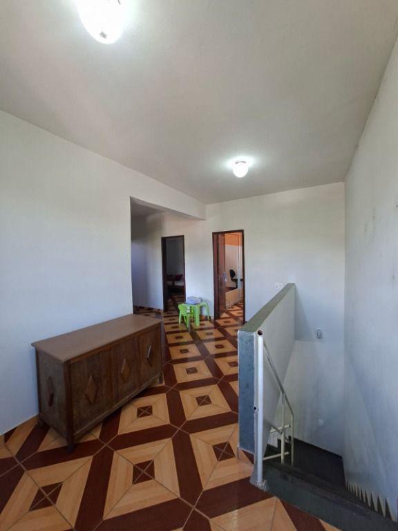 Casa, Centro, 4 Quartos, 0 Vaga
