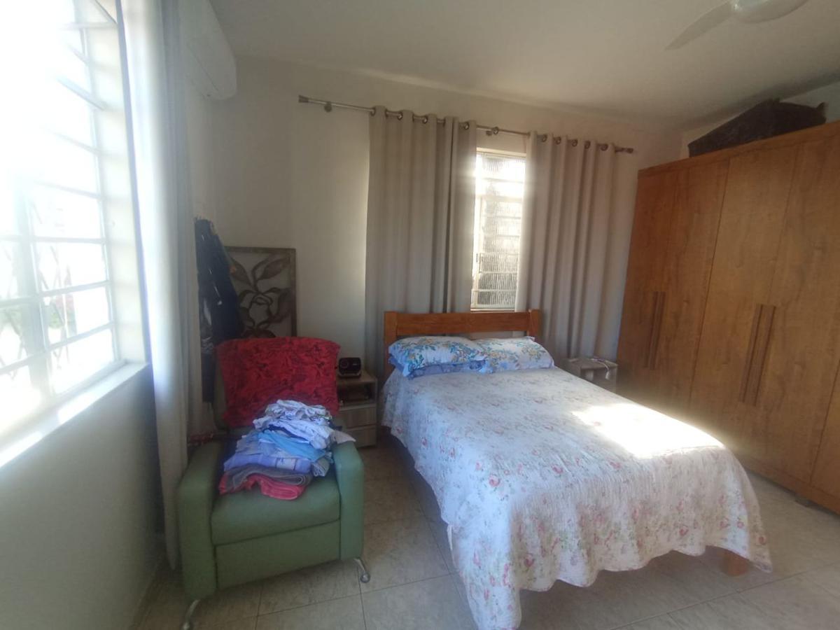 Casa, Santa Cruz, 3 Quartos, 8 Vagas, 1 Suíte