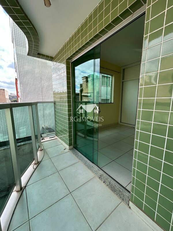 Apartamento, Barreiro, 4 Quartos, 2 Vagas, 1 Suíte