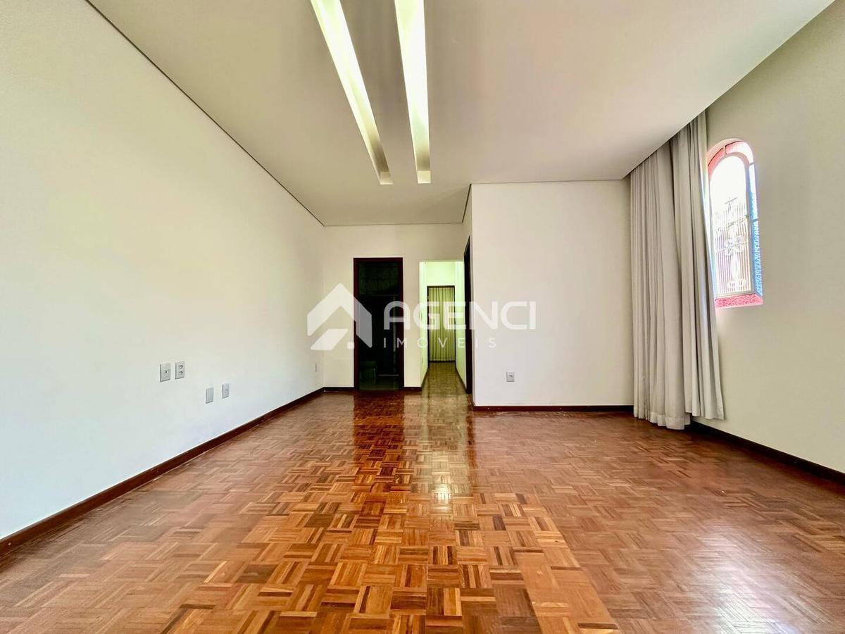 Casa, Parque Xangri-lá, 4 Quartos, 0 Vaga, 1 Suíte