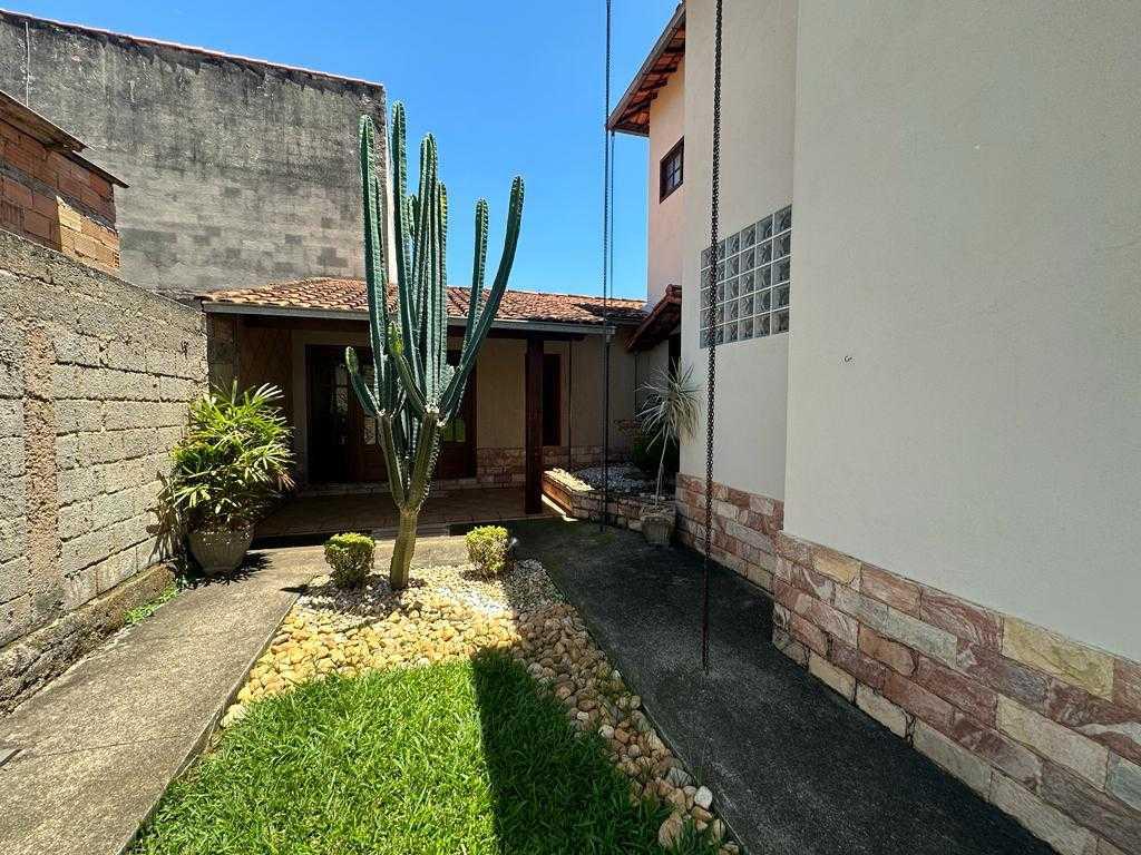 Casa, Lundcea, 4 Quartos, 2 Vagas, 1 Suíte