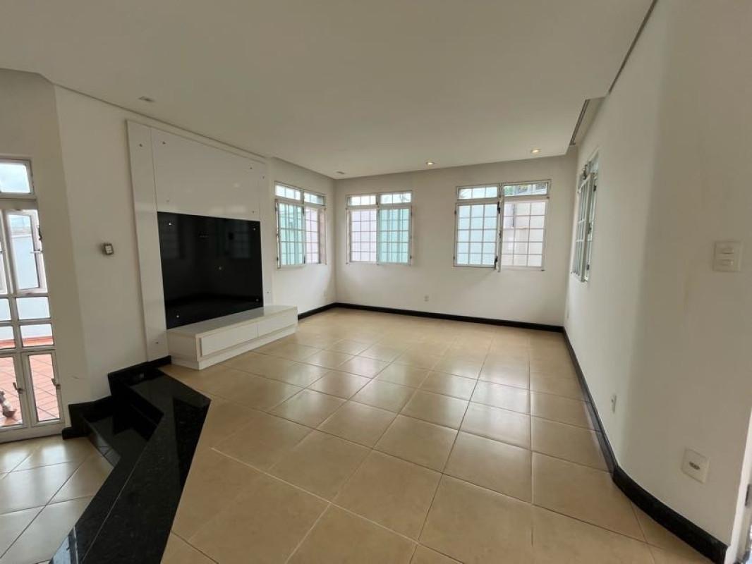 Casa, Centro, 3 Quartos, 0 Vaga, 1 Suíte