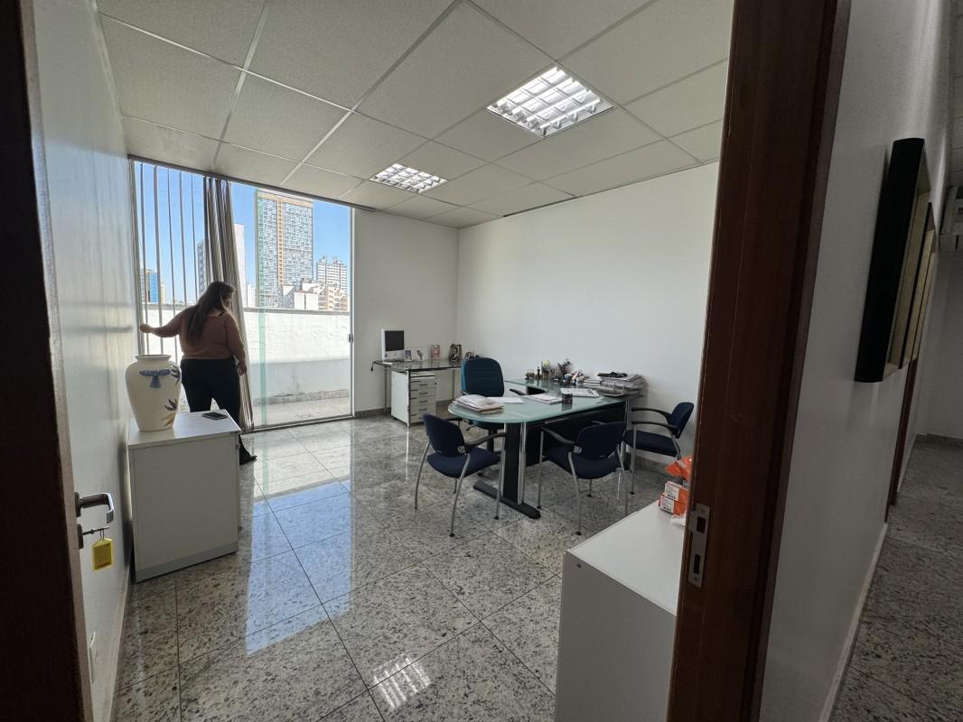 Andar, Centro, 0 Quarto, 5 Vagas