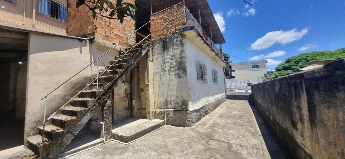 Casa, Sagrada Família, 5 Quartos, 0 Vaga, 1 Suíte