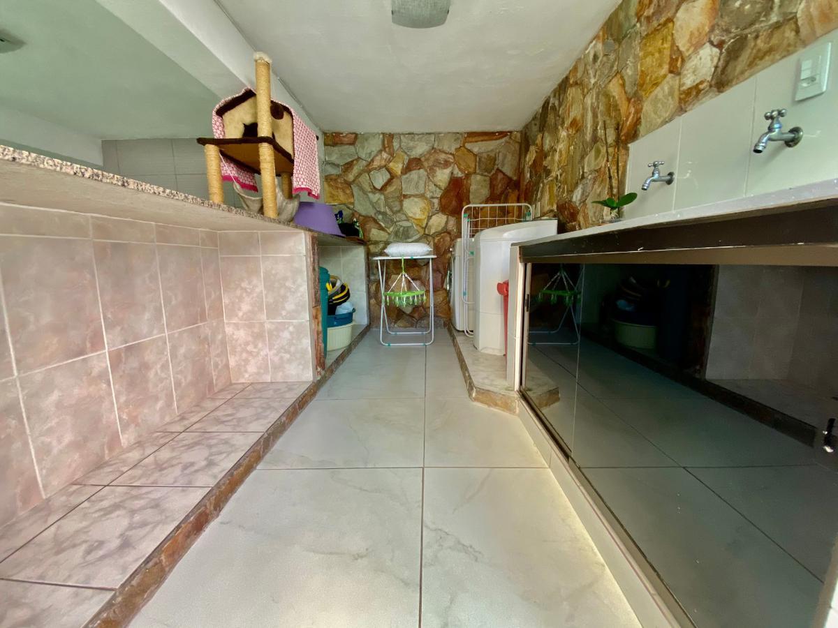 Casa, Santa Branca, 3 Quartos, 4 Vagas, 1 Suíte