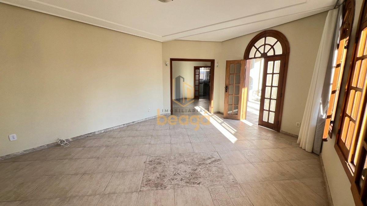 Casa, Castelo, 4 Quartos, 6 Vagas, 1 Suíte