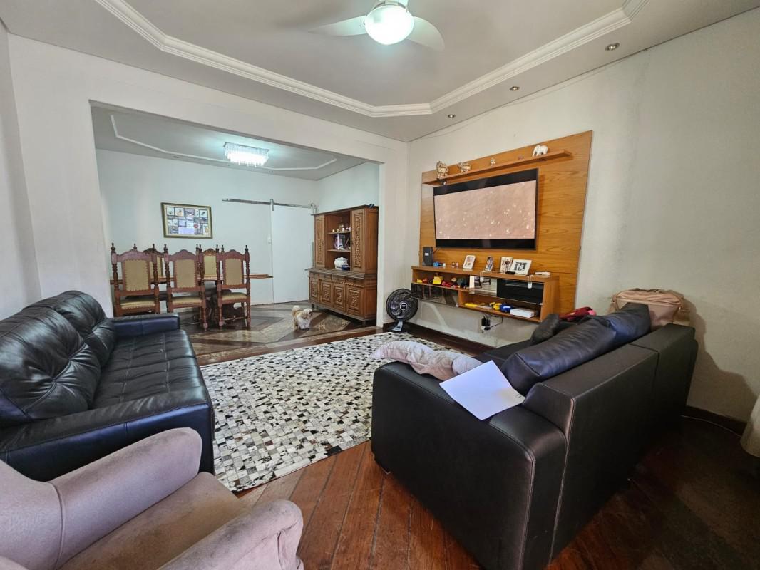 Casa, João Pinheiro, 3 Quartos, 10 Vagas, 2 Suítes