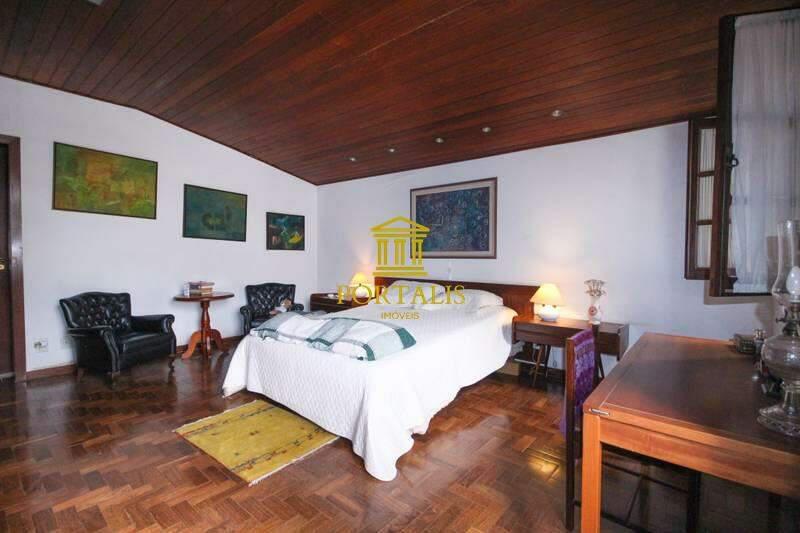 Casa, Serra, 4 Quartos, 5 Vagas, 1 Suíte