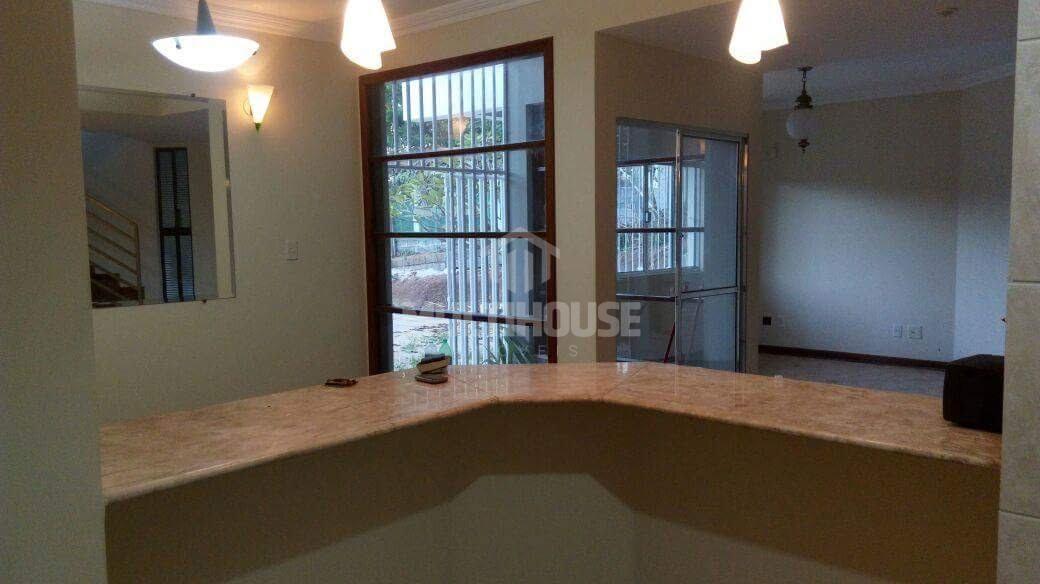 Casa, Centro, 4 Quartos, 5 Vagas, 1 Suíte