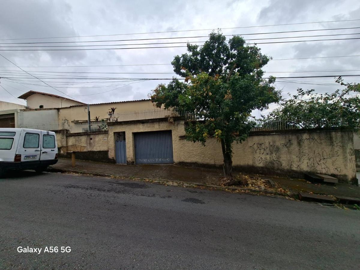 Casa, Esplanada, 4 Quartos, 2 Vagas, 1 Suíte