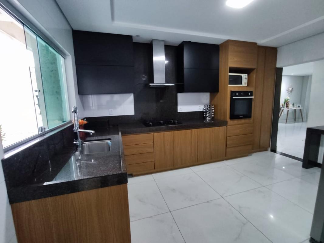 Casa, Cabral, 5 Quartos, 9 Vagas, 3 Suítes