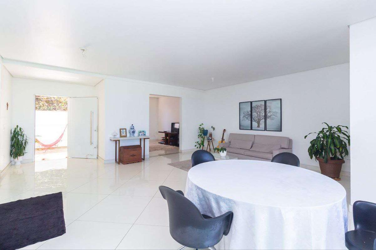 Casa, Estoril, 4 Quartos, 3 Vagas, 4 Suítes