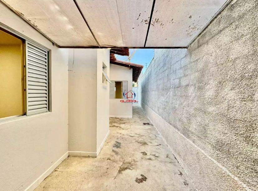 Casa, Castelo, 4 Quartos, 2 Vagas, 1 Suíte